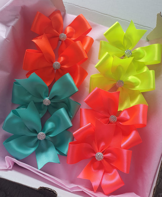 Neon bow gift set.