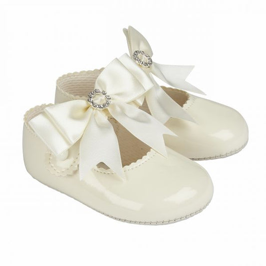 Girls cream soft sole big bow baypod shoes