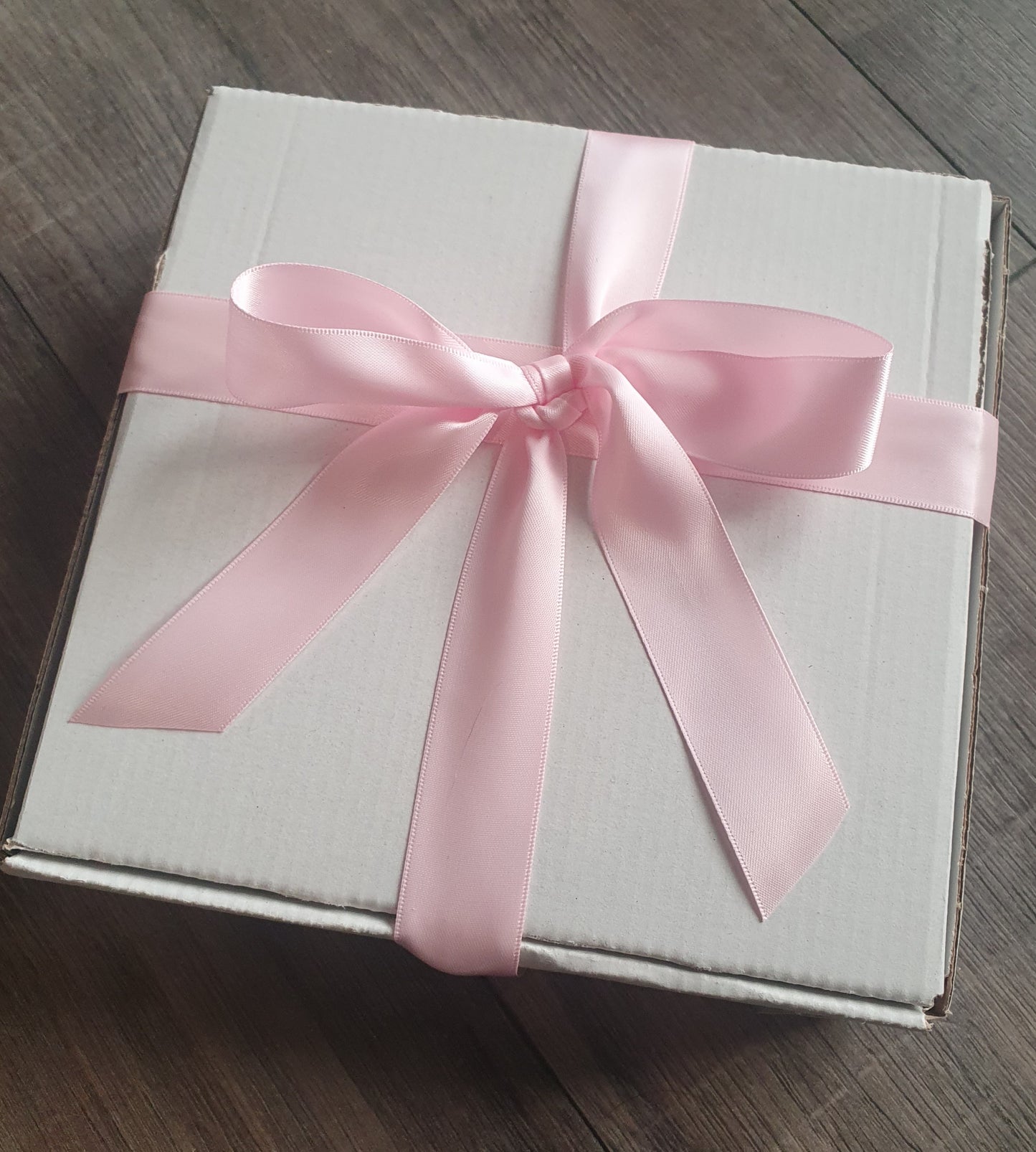 Pastels bow gift box