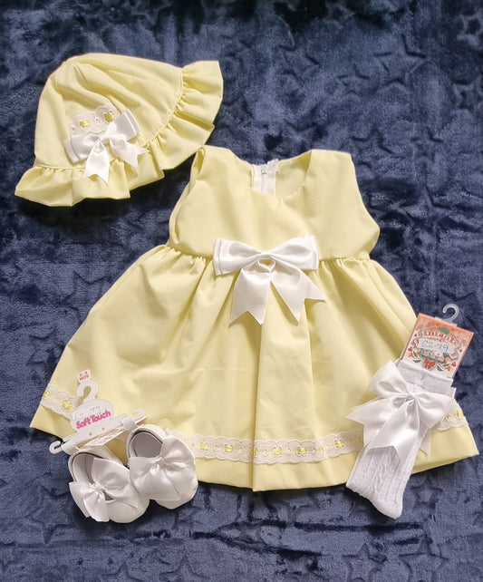 Lemon dress with matching summer hat