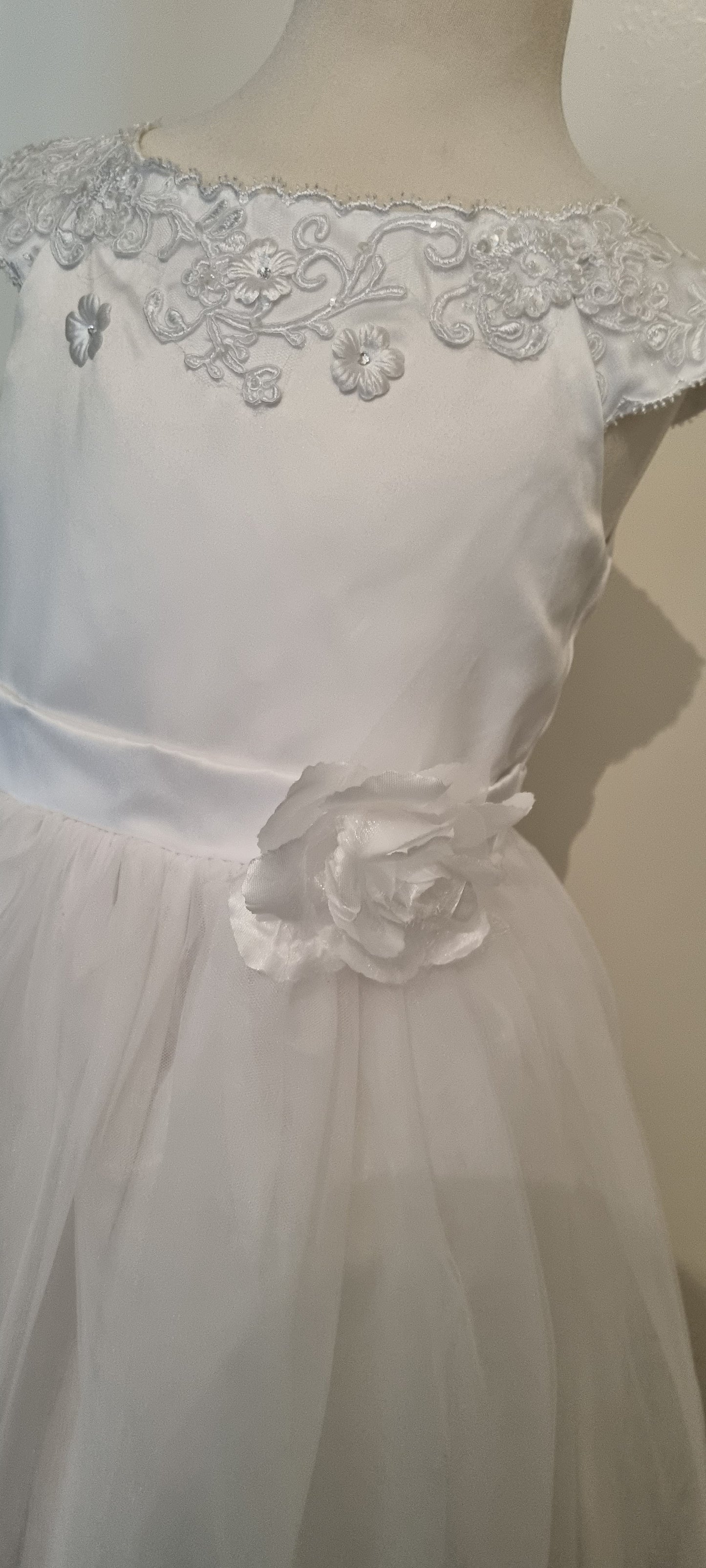 Shorter communion dress with flower detail