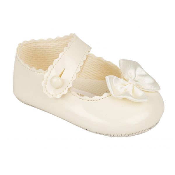 Cream soft sole small bow baypod shoes